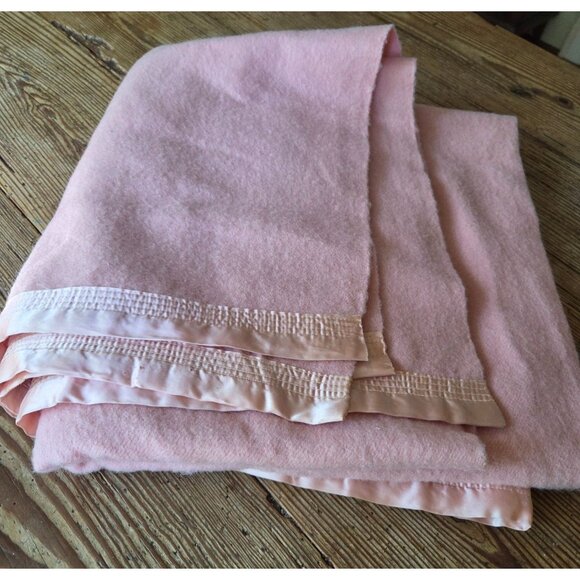 VTG Pink 100% Wool Blanket Twin 82x65 Inches Satin Trim no flaws all natural. - Picture 1 of 3